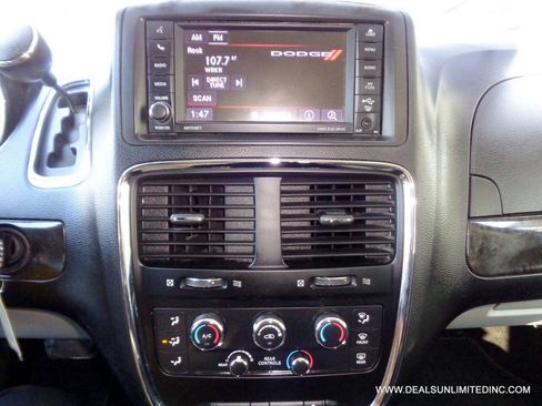 Used 2018 Dodge Grand Caravan SE image 10