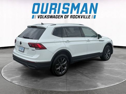 Used 2022 Volkswagen Tiguan SE w/ Panoramic Sunroof Package AWD/4WD image 6