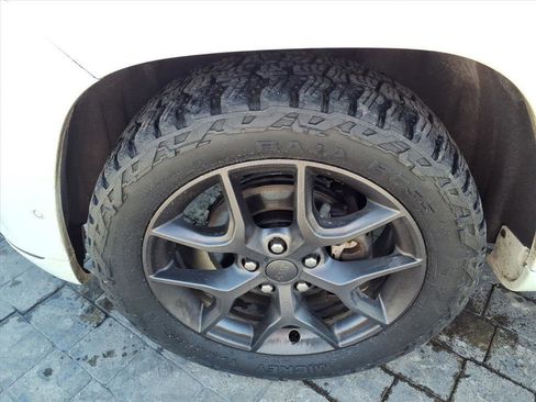 Used 2019 Jeep Grand Cherokee Limited X image 28