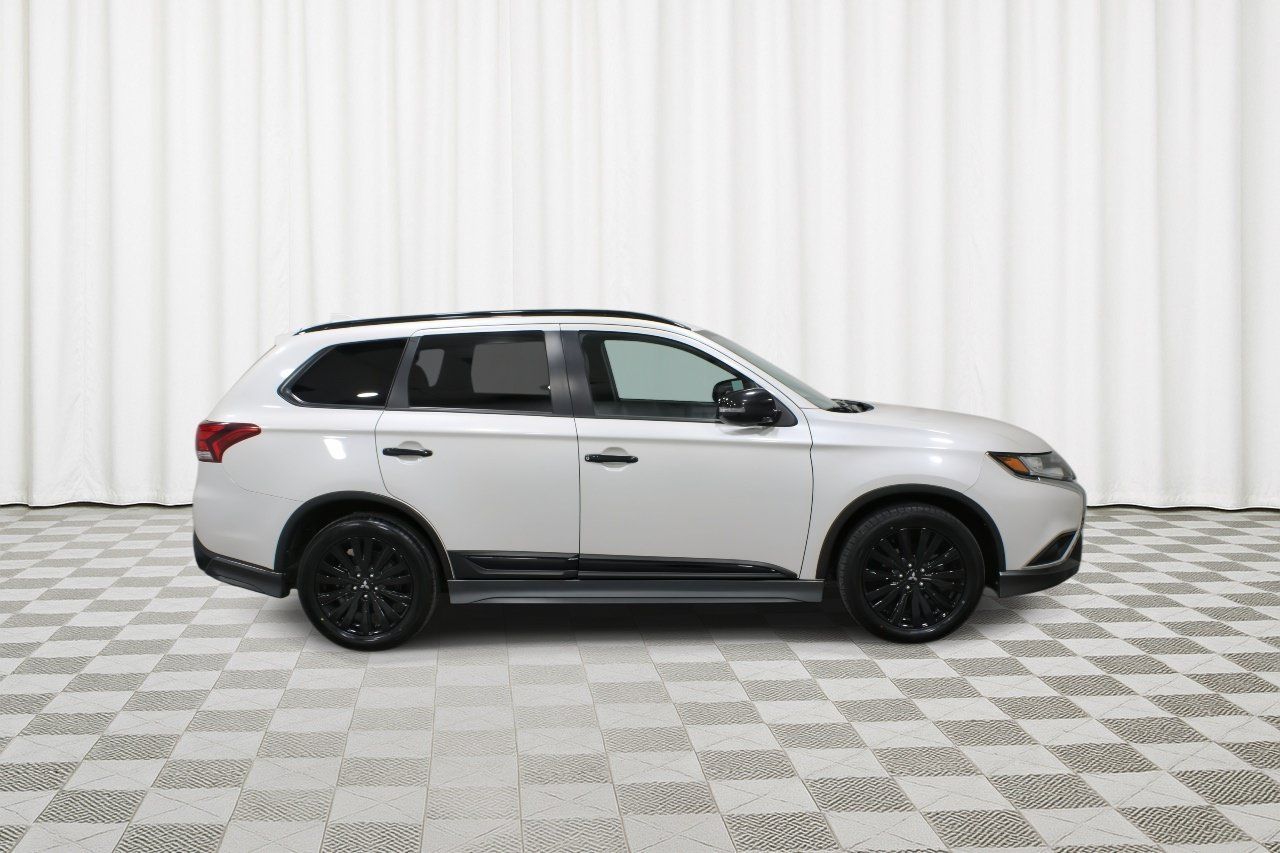 Used 2020 Mitsubishi Outlander SE FWD image 2