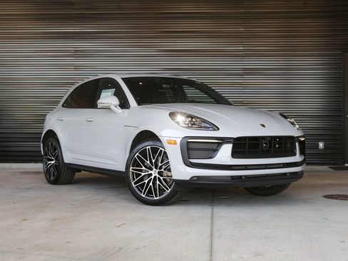 New 2025 Porsche Macan image 9