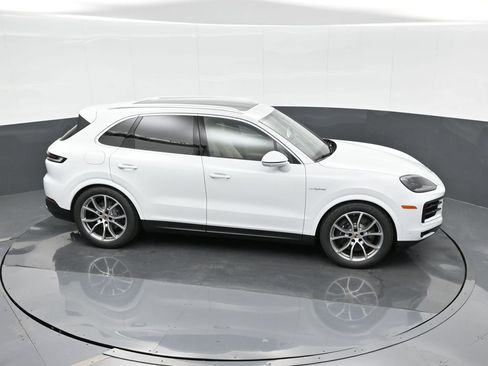 New 2025 Porsche Cayenne E-Hybrid image 31