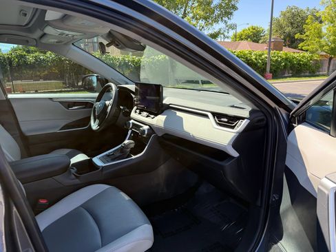 Used 2023 Toyota RAV4 XLE Premium AWD/4WD image 30