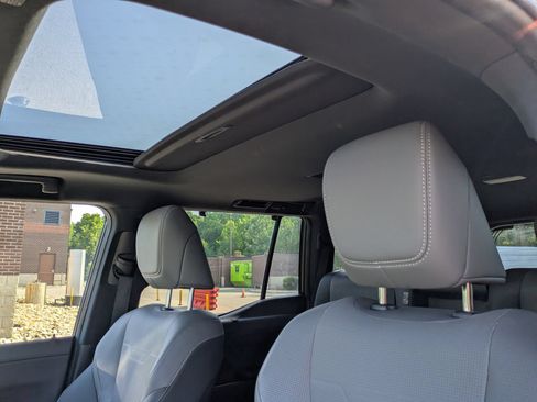 Used 2024 Lexus GX 550 w/ Accessory Package (Z1) AWD/4WD image 27