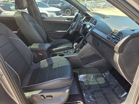 Used 2022 Volkswagen Tiguan SEL R-Line AWD/4WD image 15