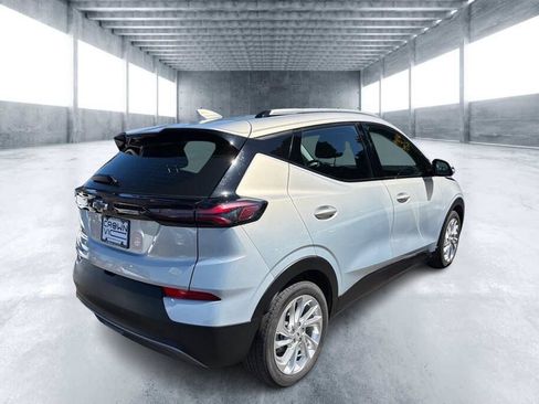 Used 2023 Chevrolet Bolt EUV LT w/ Driver Confidence Package FWD image 3
