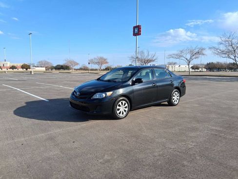 Used 2013 Toyota Corolla L image 2