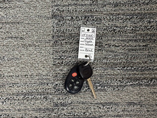 Used 2005 Toyota Sienna XLE Limited w/ XLE Limited Pkg 2 FWD image 44