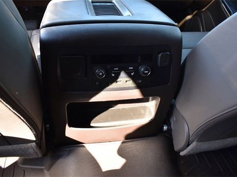 Used 2019 GMC Yukon Denali w/ Denali Ultimate Package image 31