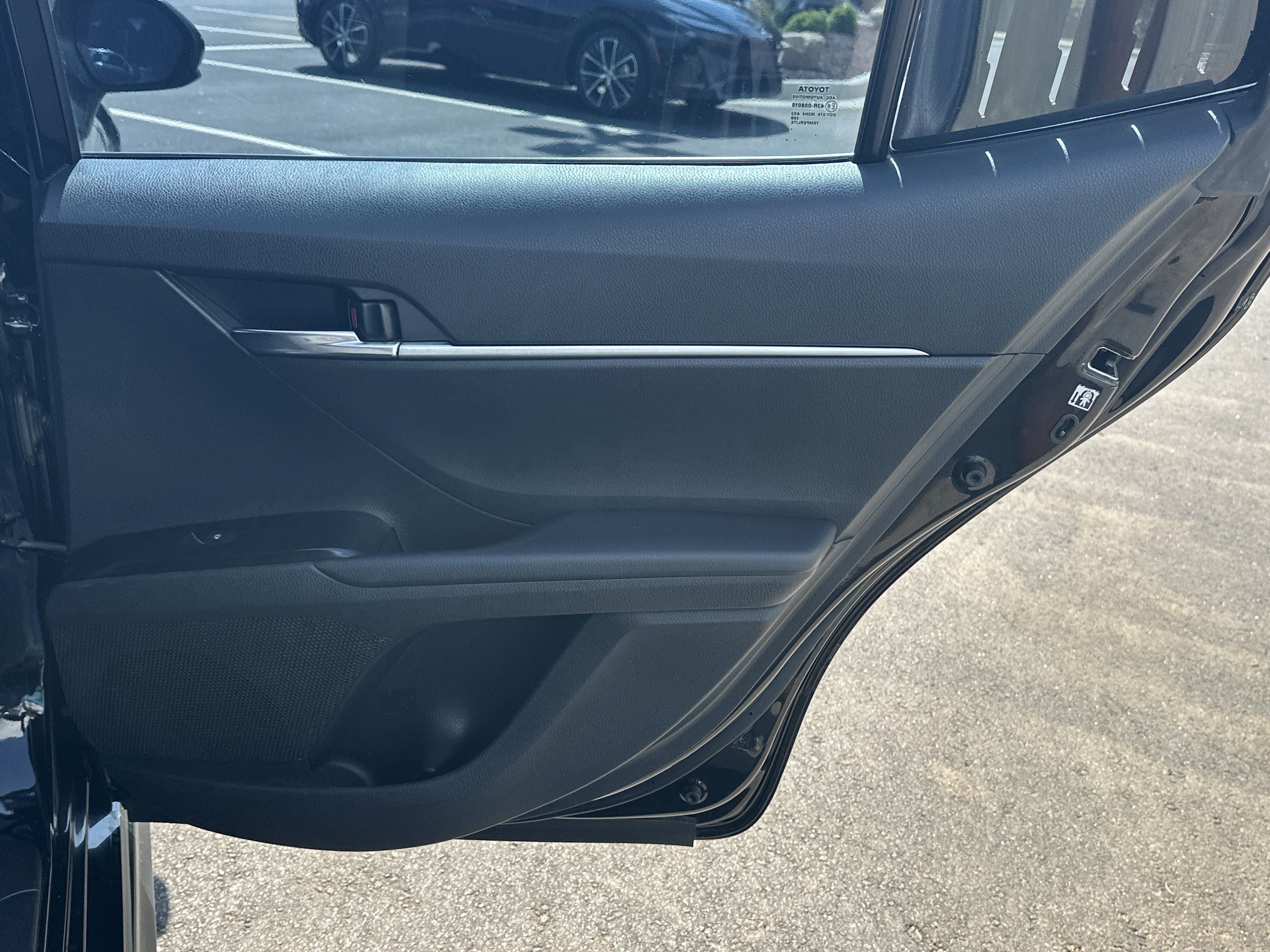 Used 2018 Toyota Camry SE FWD image 17