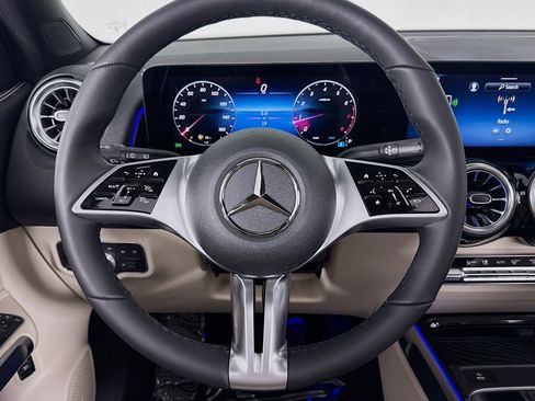New 2026 Mercedes-Benz GLB 250 4MATIC image 17