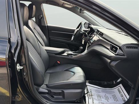 Used 2020 Toyota Camry SE image 13
