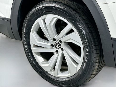 Certified 2022 Volkswagen Atlas SE image 8