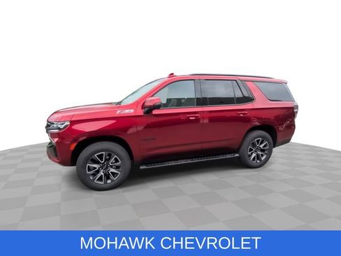 Used 2022 Chevrolet Tahoe Z71 w/ Luxury Package AWD/4WD image 4