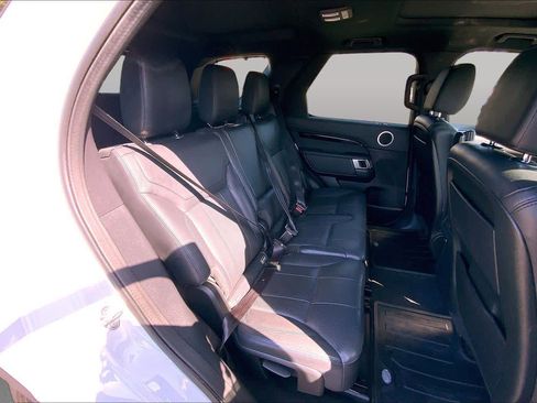 Used 2018 Land Rover Discovery SE AWD/4WD image 19