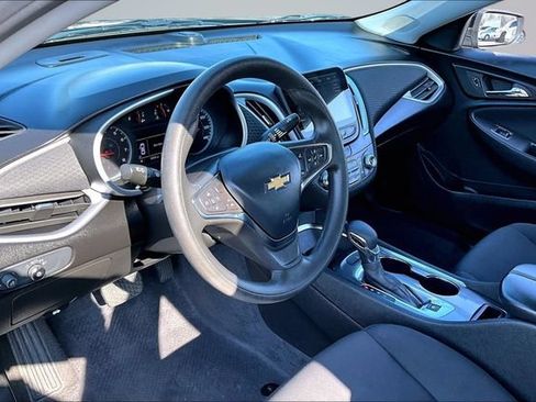 Used 2023 Chevrolet Malibu LT FWD image 16