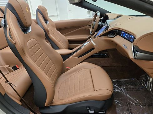 Used 2024 Ferrari Roma Spider image 25