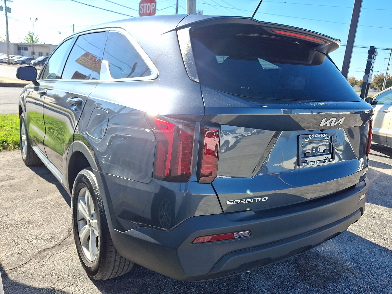 Certified 2023 Kia Sorento LX AWD/4WD image 4