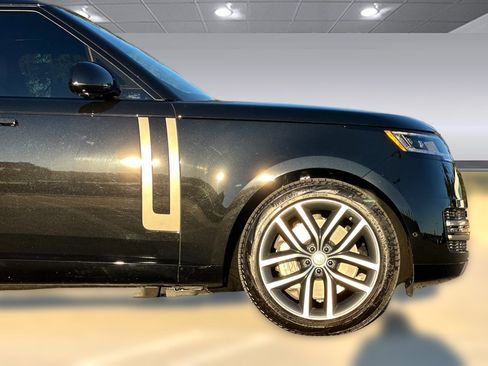 Used 2025 Land Rover Range Rover SE image 21