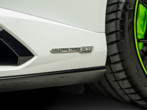 Used 2020 Lamborghini Huracan EVO RWD image 30