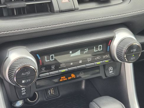 Used 2025 Toyota RAV4 XLE FWD image 20