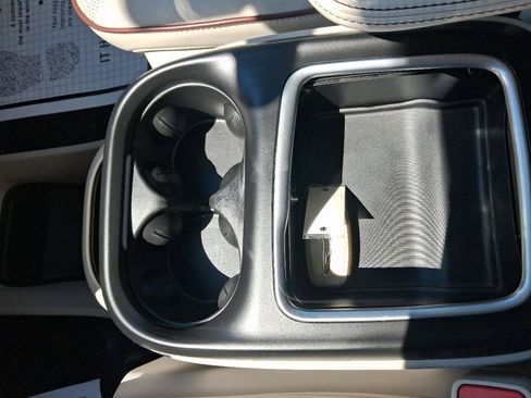 Used 2017 Chrysler Pacifica Limited w/ UConnect Theater Package FWD image 14