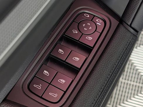 Certified 2025 Porsche Cayenne 3.0T image 25