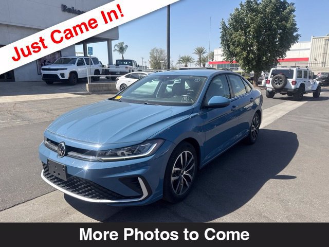 Used 2025 Volkswagen Jetta SE FWD image 1