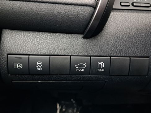 Used 2019 Toyota Camry SE w/ Carpet Mat Package FWD image 23
