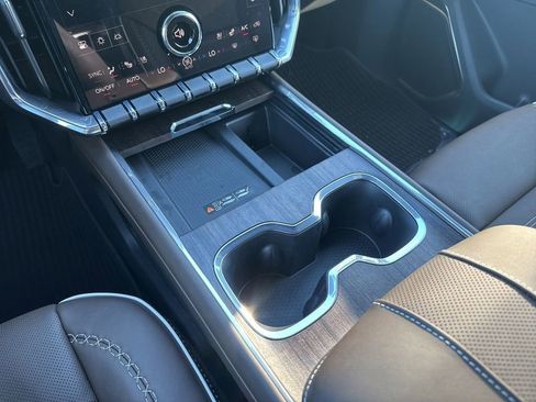 New 2026 GMC Acadia Denali Ultimate w/ LPO, Floor Liner Package AWD/4WD image 39