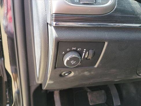 Used 2020 Jeep Grand Cherokee Limited AWD/4WD image 13