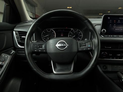 Used 2025 Nissan Rogue SV FWD image 32