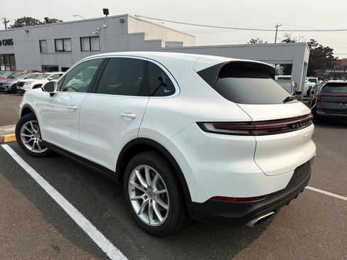 Used 2024 Porsche Cayenne w/ Premium Package AWD/4WD image 6