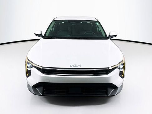 New 2025 Kia K4 LXS image 2