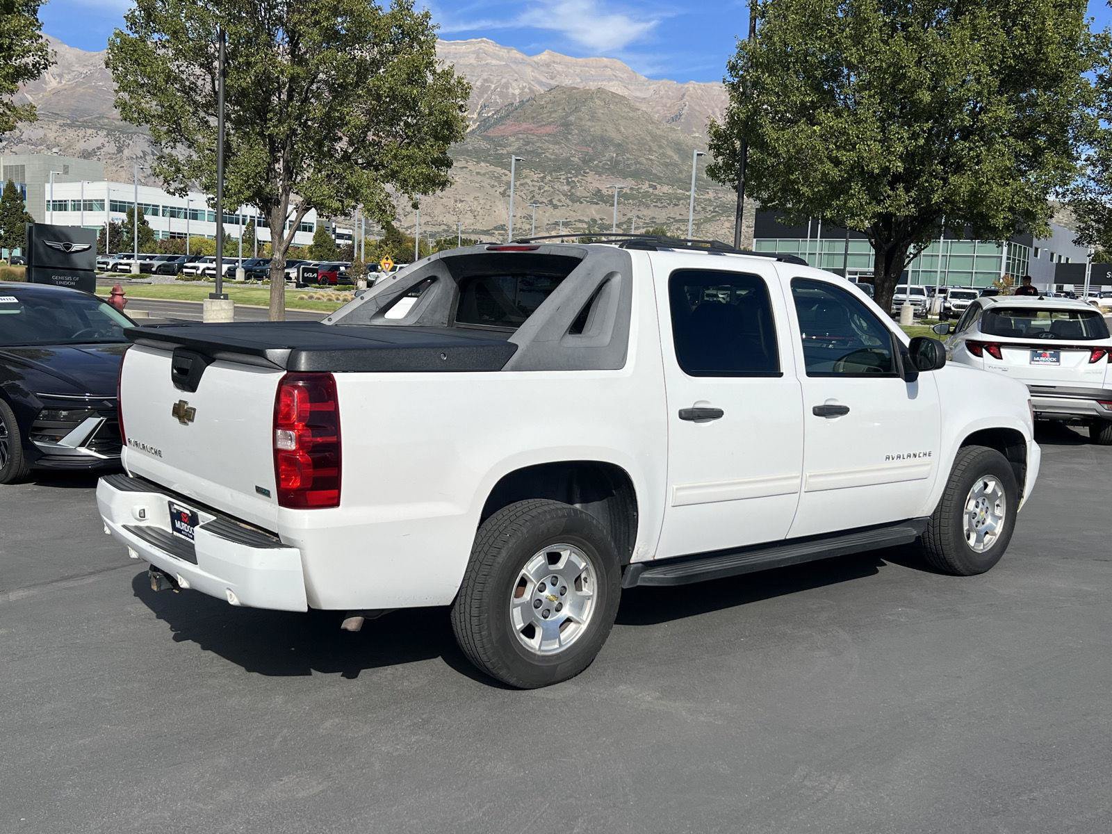 Used 2011 Chevrolet Avalanche LS AWD/4WD image 15