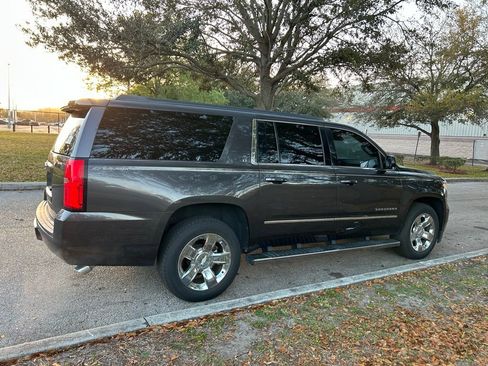 Used 2017 Chevrolet Suburban LT w/ LT Signature Package image 5