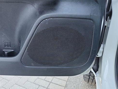 Used 2018 Toyota Tacoma SR5 image 18