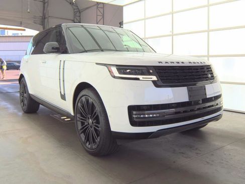 Used 2024 Land Rover Range Rover Long Wheelbase SE image 1