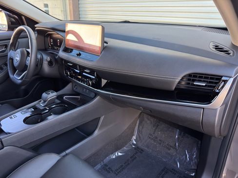 Used 2024 Nissan Rogue SL FWD image 13