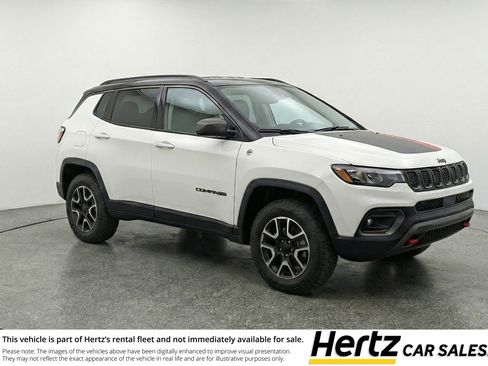 Used 2025 Jeep Compass Trailhawk AWD/4WD image 1