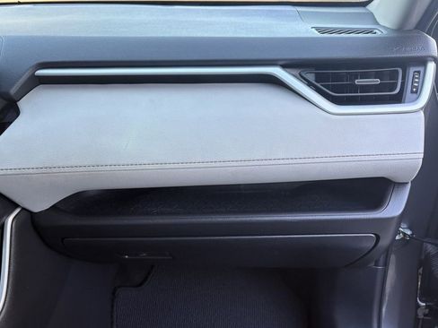 Used 2022 Toyota RAV4 XLE Premium image 31