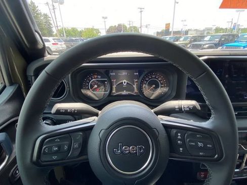 Used 2026 Jeep Gladiator Mojave AWD/4WD image 13