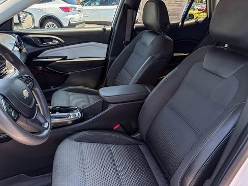 Certified 2024 Chevrolet Trax LT FWD image 36