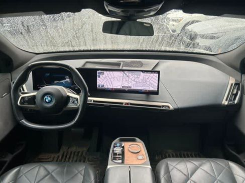 Used 2023 BMW iX xDrive50 w/ Premium Package AWD/4WD image 7
