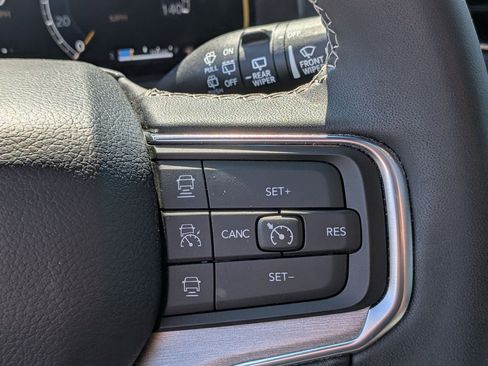 Certified 2024 Jeep Wagoneer L Series II AWD/4WD image 18