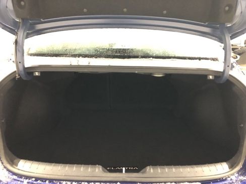 Used 2023 Hyundai Elantra Limited image 8