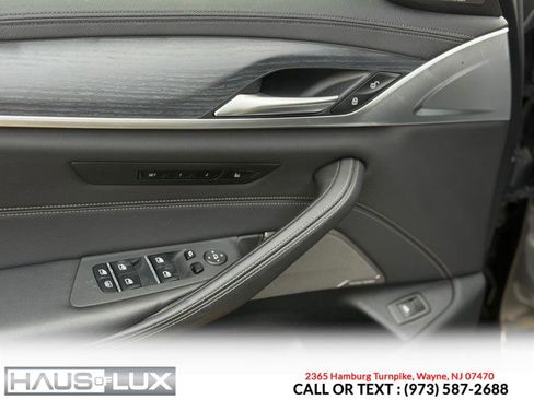 Used 2021 BMW M550i xDrive w/ Dynamic Handling Package image 19