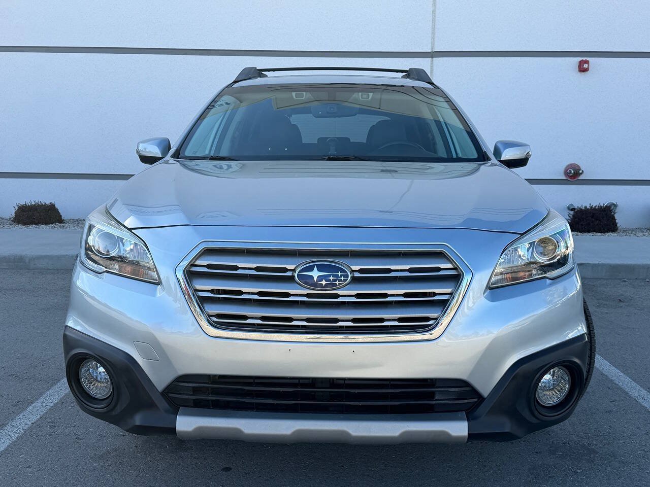 Used 2017 Subaru Outback 2.5i Limited AWD/4WD image 3