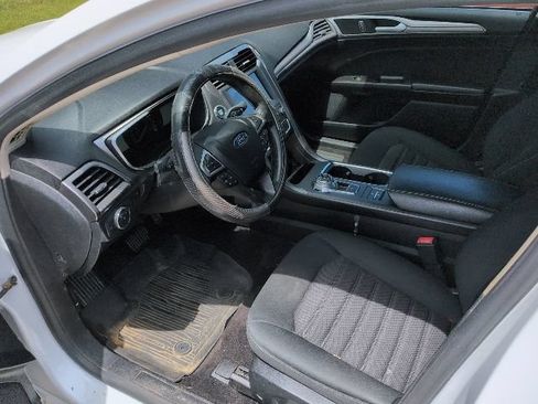 Used 2020 Ford Fusion SE FWD image 9