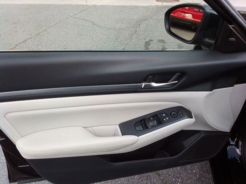 Used 2022 Nissan Altima 2.5 SV image 19